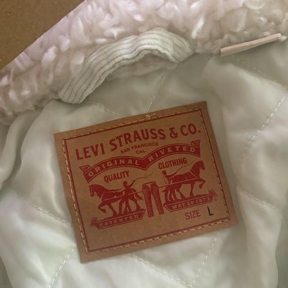 NWT Levi’s Ex-Boyfriend Corduroy Sherpa Trucker Jacket - Picture 5 of 8